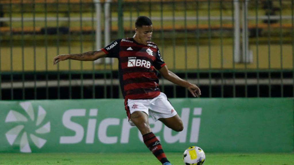 Bragantino Contrata LATERAL Do Flamengo