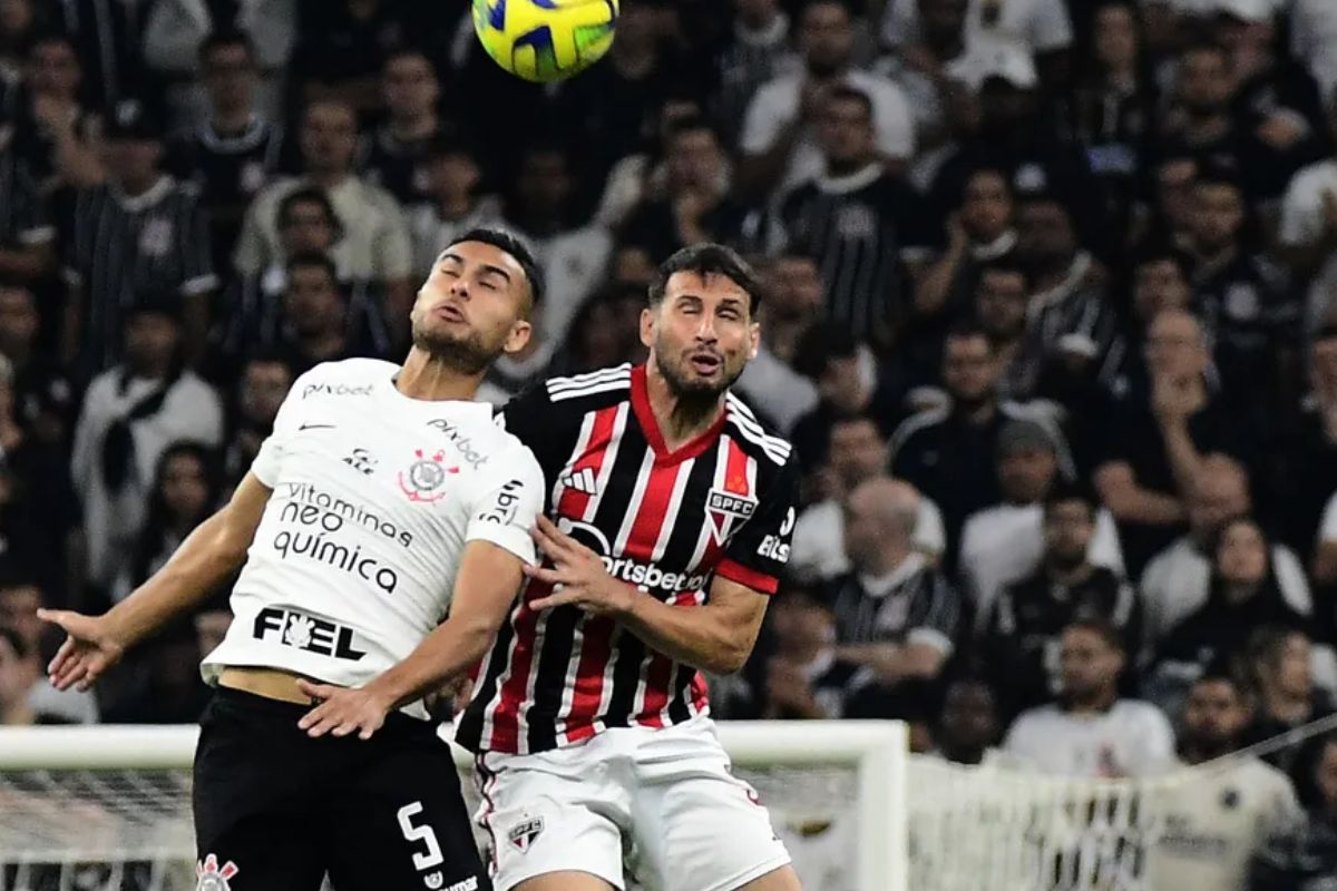 Calleri sai com dores do jogo contra Corinthians no primeiro tempo