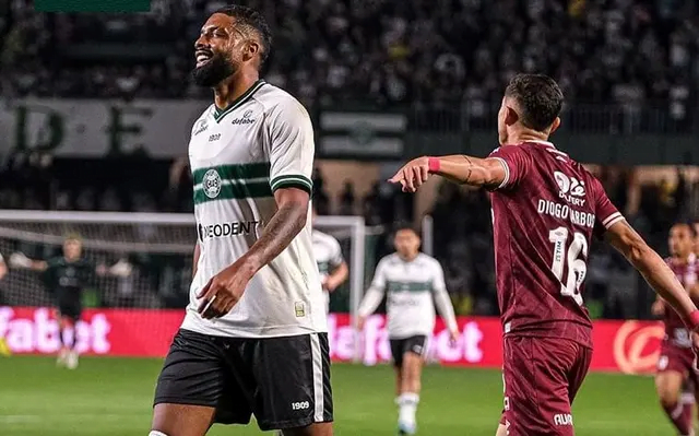 Fluminense é derrotado pelo Coritiba em noite ruim de Felipe Melo