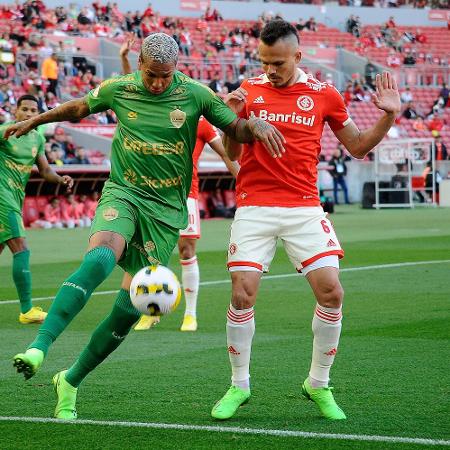 Internacional vê Deyverson marcar no final e é derrotado pelo Cuiabá