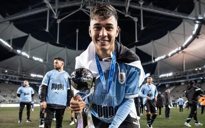 Botafogo contrata lateral uruguaio
