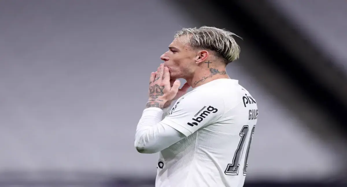 Roger Guedes assume que tentou adiar viagem para jogar a semi contra o São Paulo pela Copa do Brasil - Foto: Reprodução