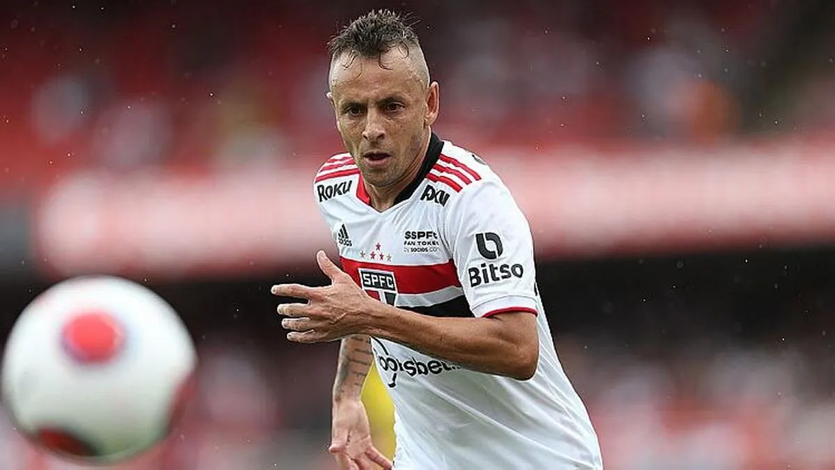 São Paulo tem o desejo de renovar o contrato de Rafinha para 2024 - Foto: Estadão