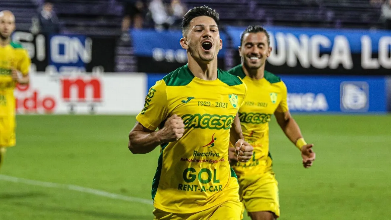 Santos fecha com o uruguaio Maxi Silveira - Foto: Versus