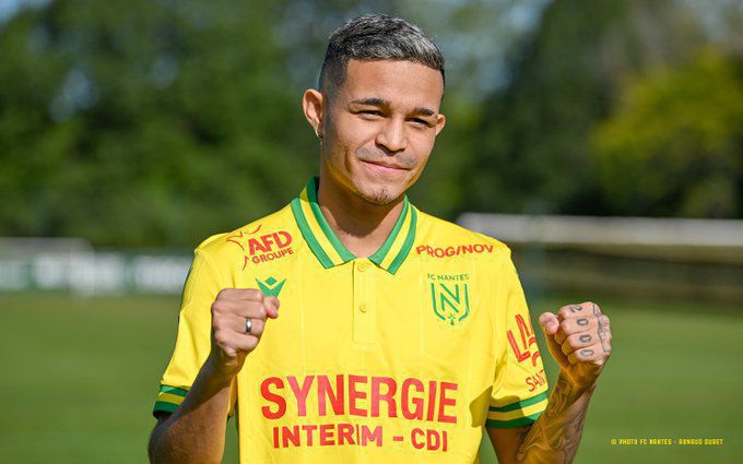 Adson, ex - Corinthians é anunciado por um novo clube