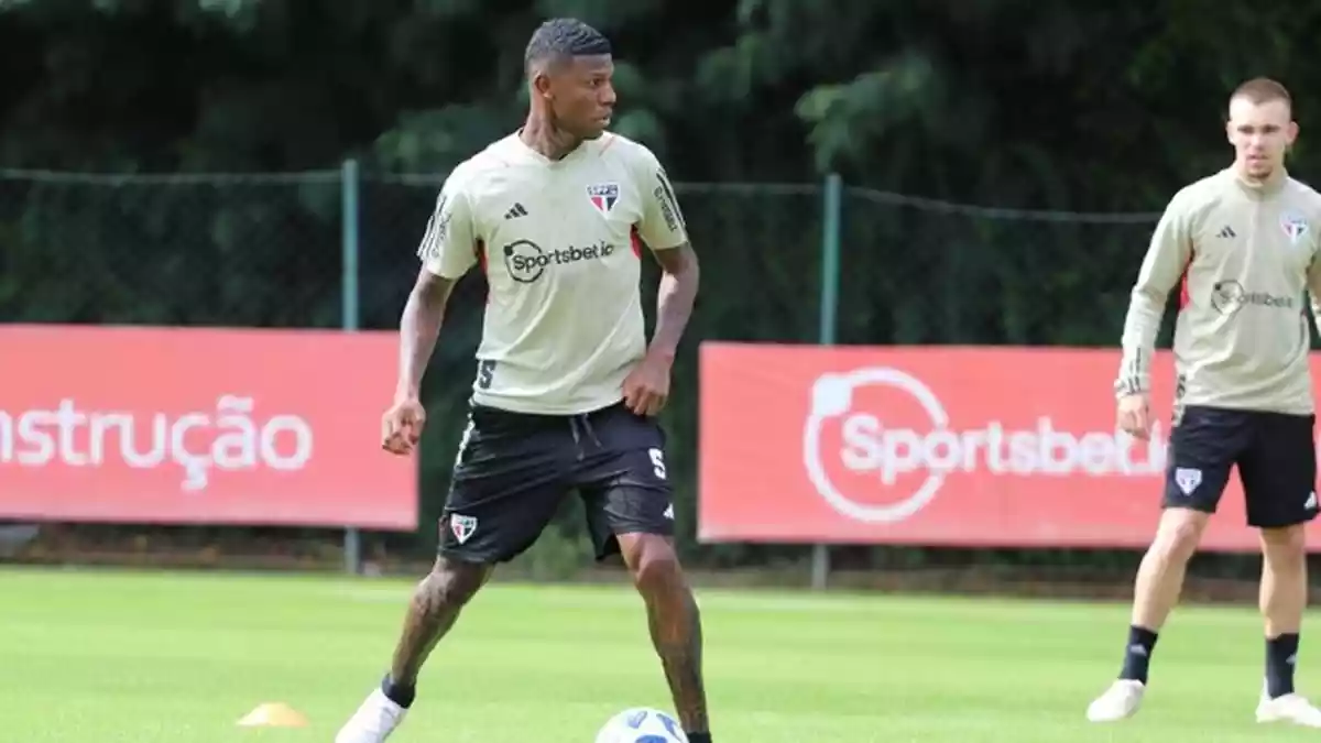 São Paulo: Gabriel Neves e Arboleda treinam e devem reforçar a equipe contra o San Lorenzo - Reprodução: Superesportes