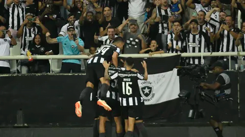Botafogo ganha de virada e sai na frente na Sula