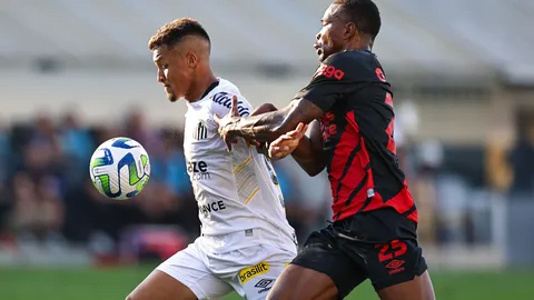 Santos marca no fim e fica no empate com o Furacão