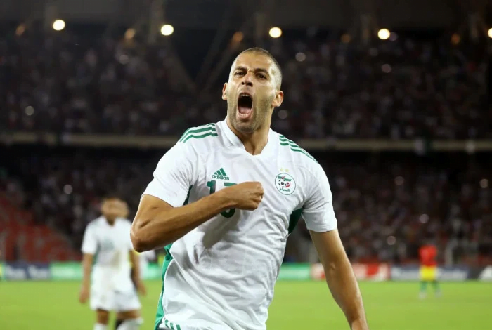 Coritiba firma pré-contrato com o atacante Slimani