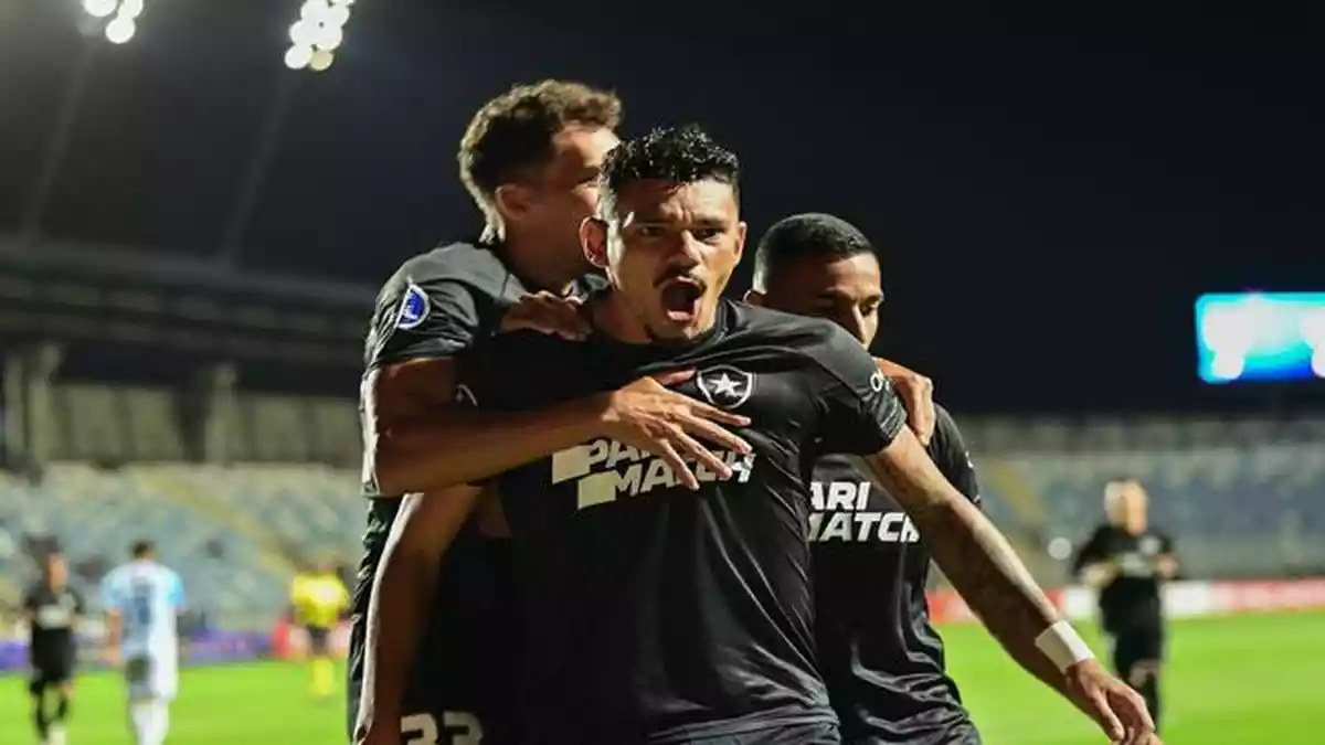 Tiquinho Soares vai desfalcar o Botafogo por mais de 1 mês - Foto: Superesportes