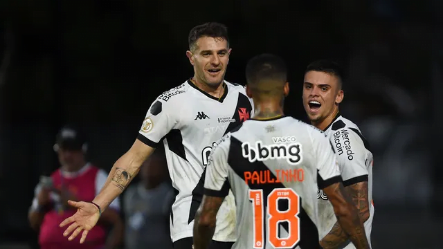 Vasco marca pela 1ª vez em São Januário e vence em casa no Brasileirão