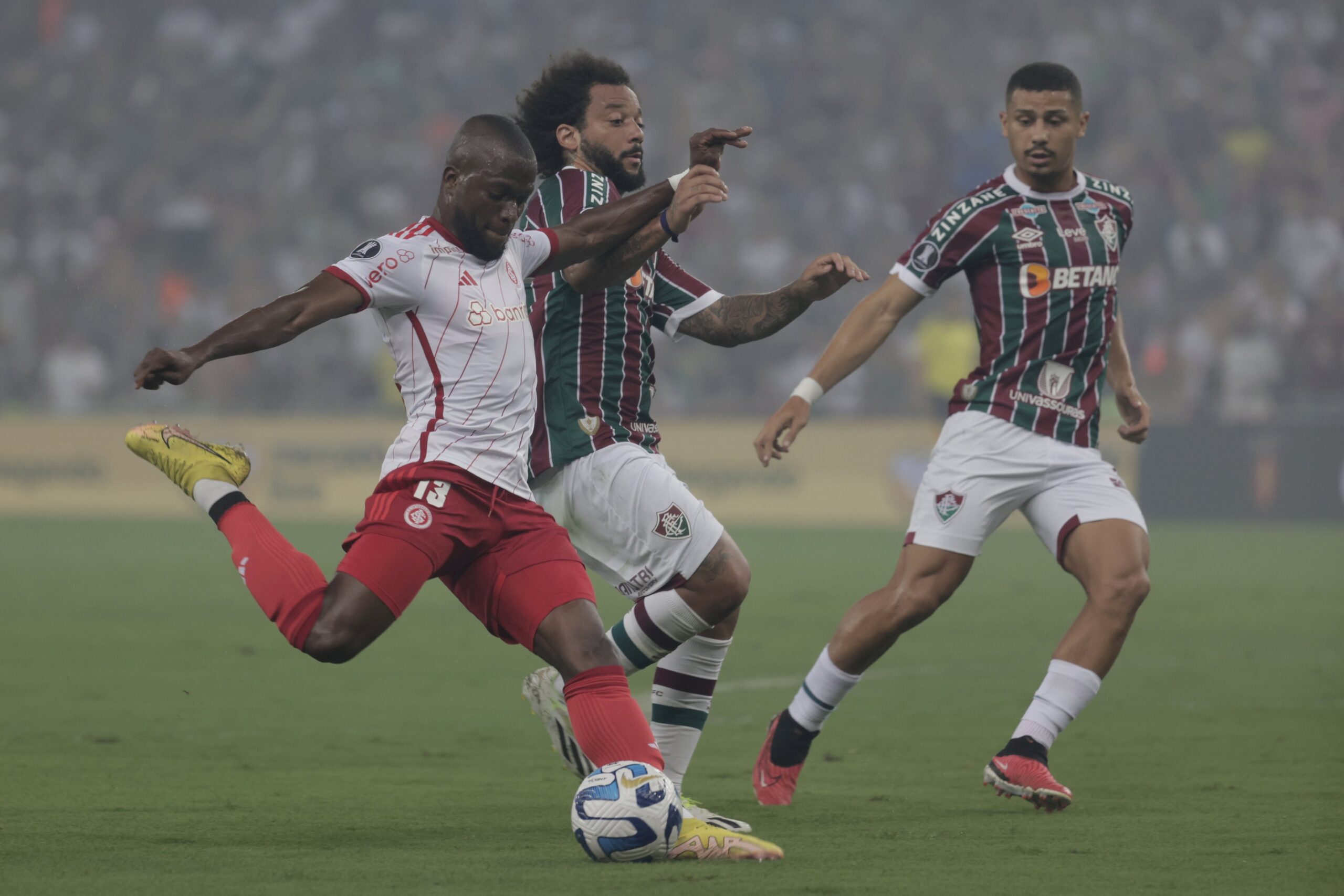 Fluminense e Internacional empatam no Maracanã: 2 a 2 - O Progresso