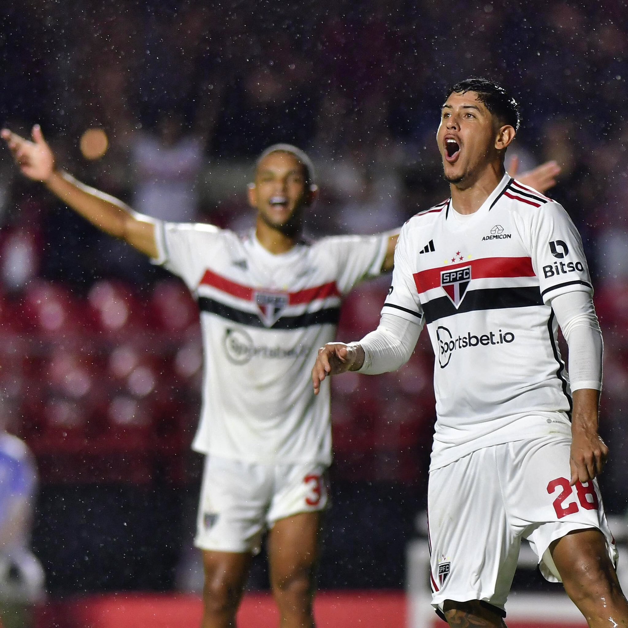 Tricolor Paulista vence por 2 a 1 e sobe na tabela