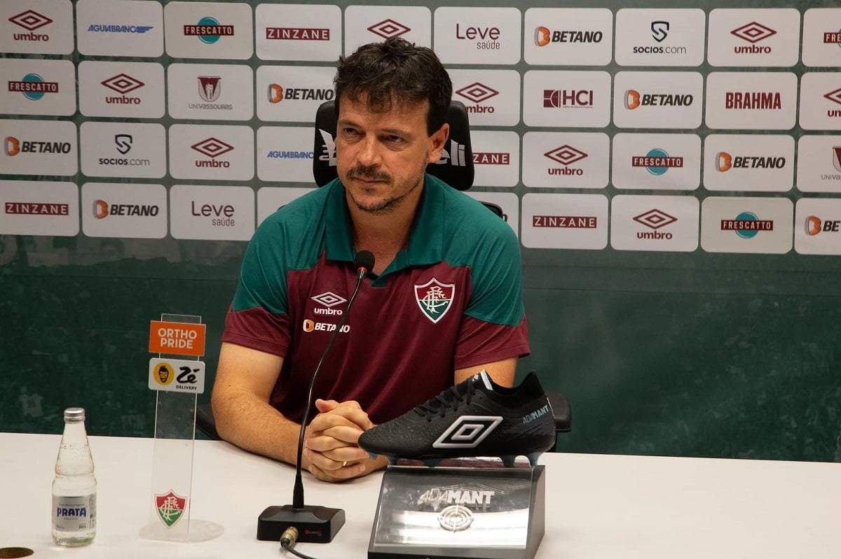 Fernando Diniz reclama da arbitragem Fluminense