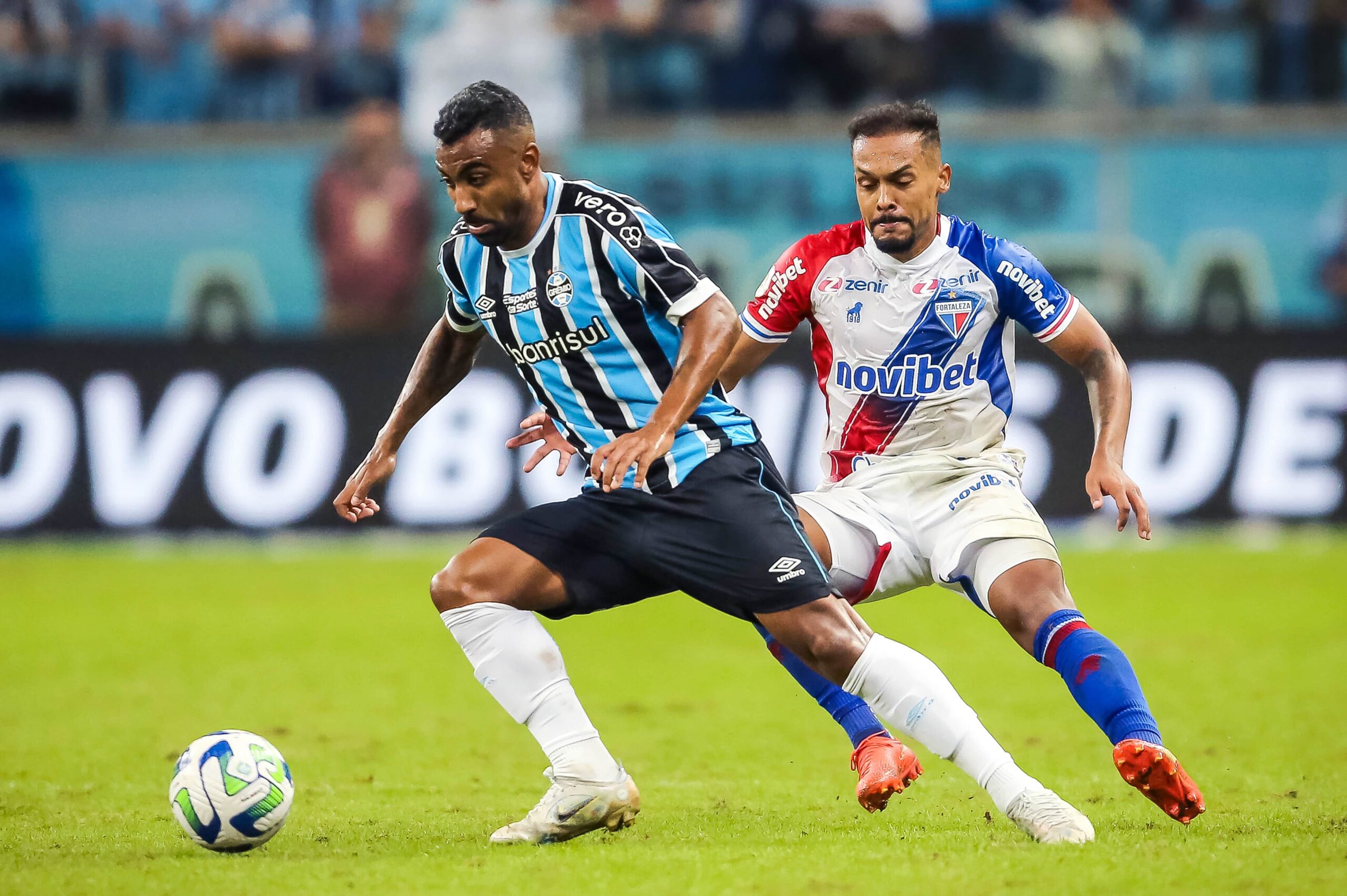 Focados no Brasileirão, Corinthians e Flamengo medem forças em