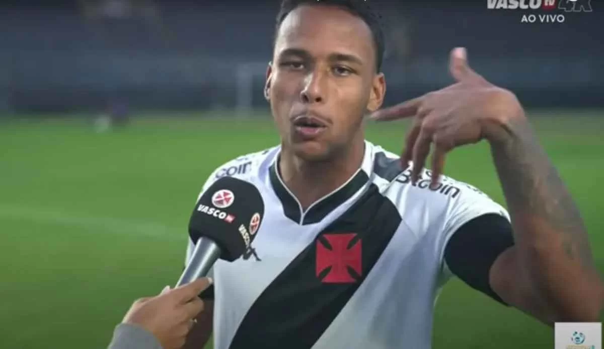 Atleta PROVOCA elenco do Vasco
