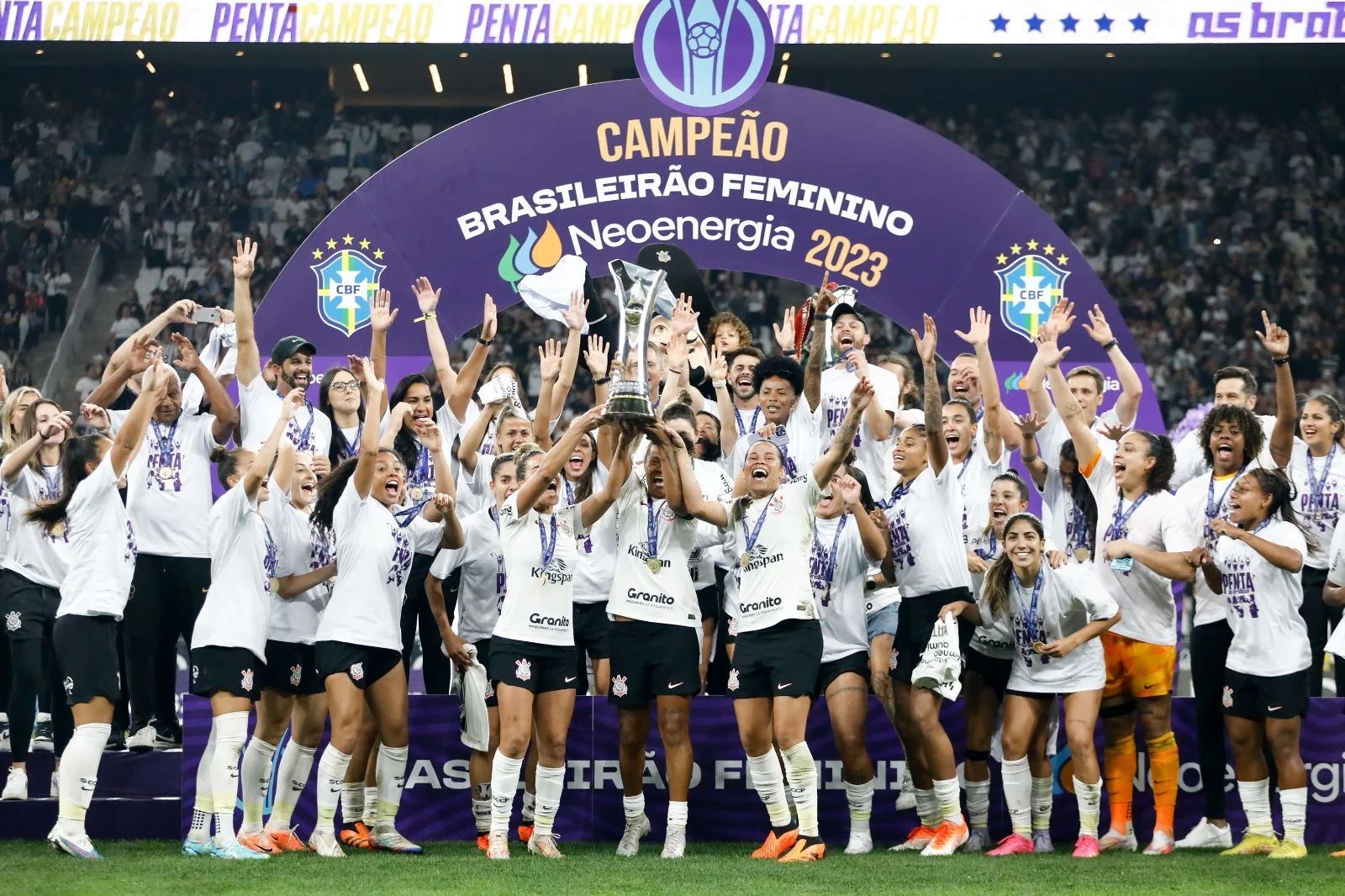 Corinthians Feminino é pentacampeão brasileiro com recorde de público