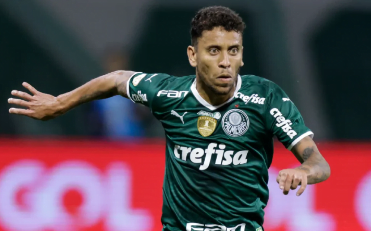 Marcos Rocha renova contrato com o Palmeiras