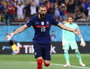 benzema jogando na seleção da França