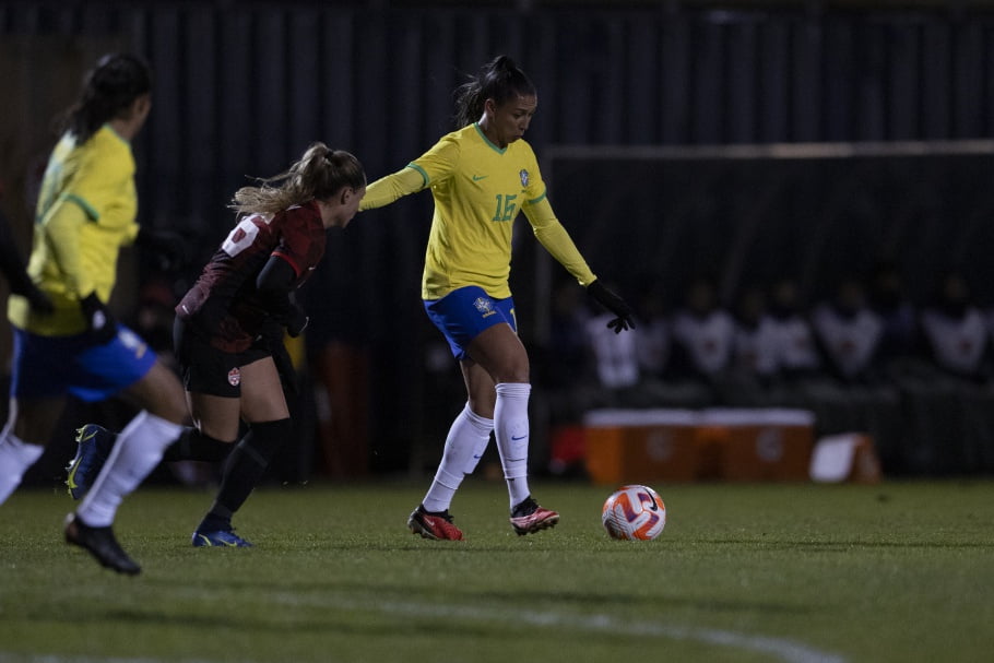Seleção feminina perde para o Canadá por 2 a 0