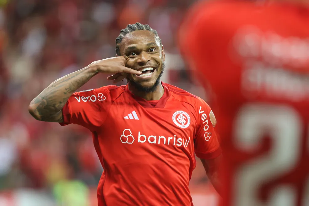 Luiz Adriano - Internacional