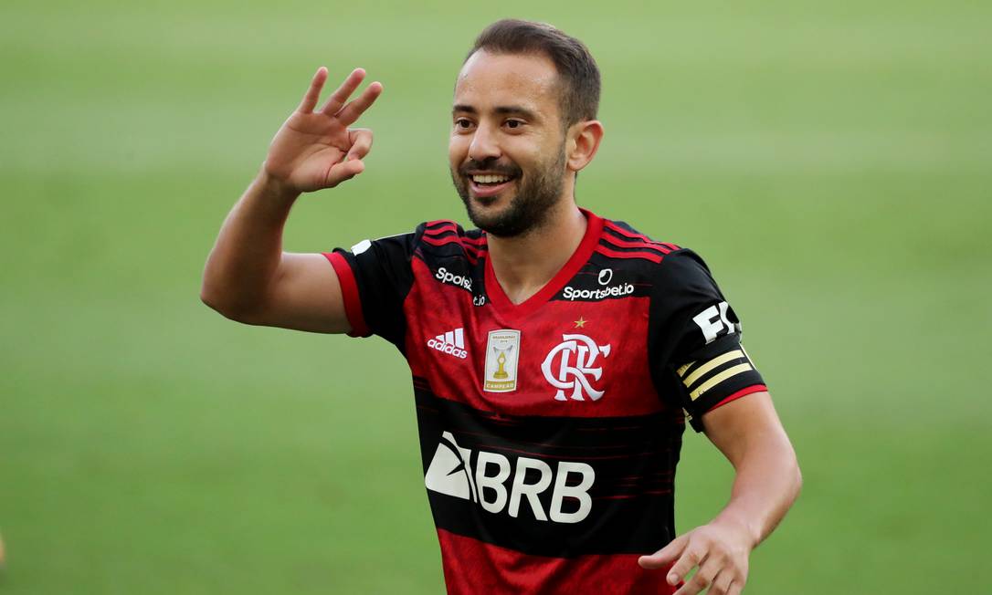 Everton Ribeiro na MIRA do São Paulo