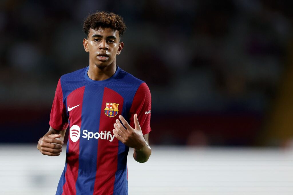 Jogador de 16 anos do Barcelona assina contrato com cláusula de R$ 5,3  bilhões