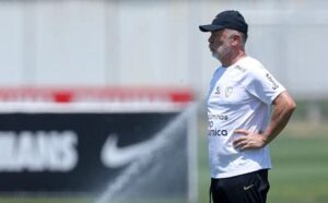 Corinthians divida com time argentino