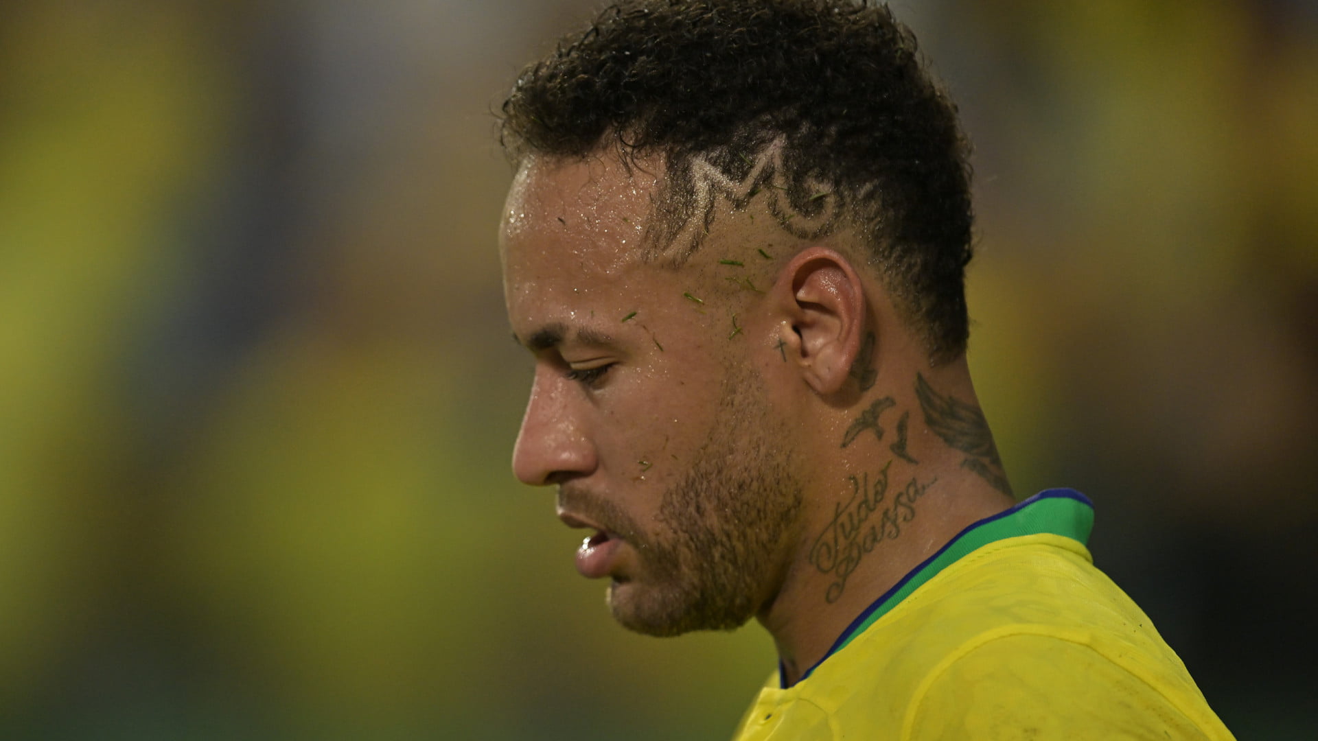 Neymar é atingido por pipocas após empate entre Brasil e Venezuela