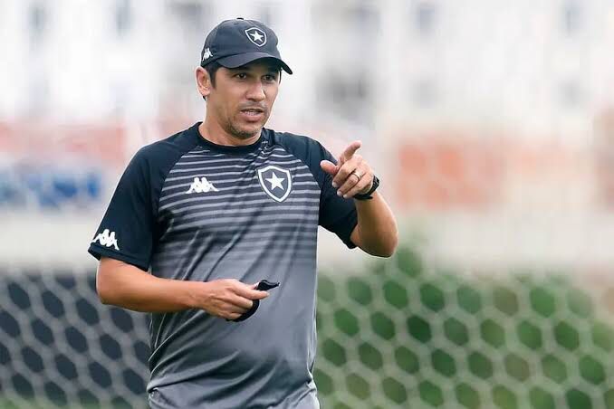 Botafogo aumenta pressão pela saída de Lúcio Flavio