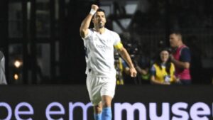 Suárez faz hat-trick e pode tirar t[titulo do Botafogo