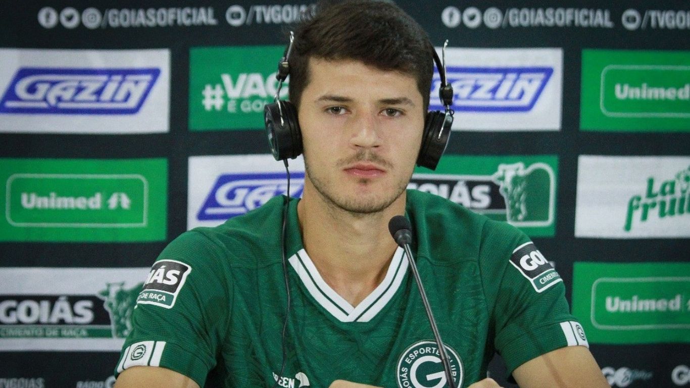 Corinthians assina pré-contrato com JOVEM Lateral do Goiás