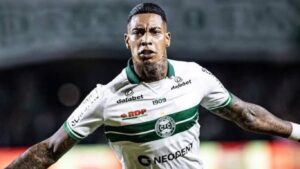 Punido por MANIPULAÇÃO de jogos, tem contrato SUSPENSO por Clube até término da punição