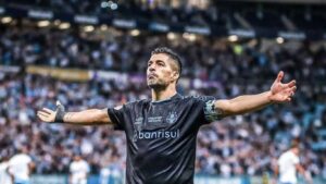 Suárez é HOMENAGEADO e fala em DESPEDIDA do Grêmio