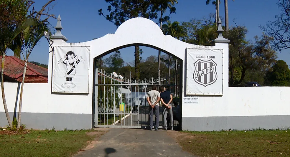 Ponte Preta despejada por dívida