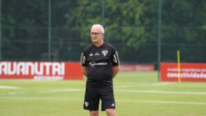 São Paulo se apresenta para duelo contra o Bahia