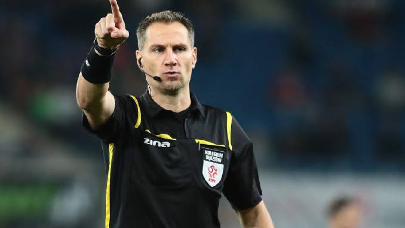 Após pênalti marcado em PSG e Newcastle, VAR é SUSPENSO pela UEFA