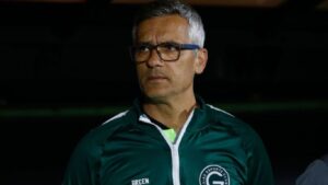 Goiás anuncia demissão do técnico Armando Evangelista