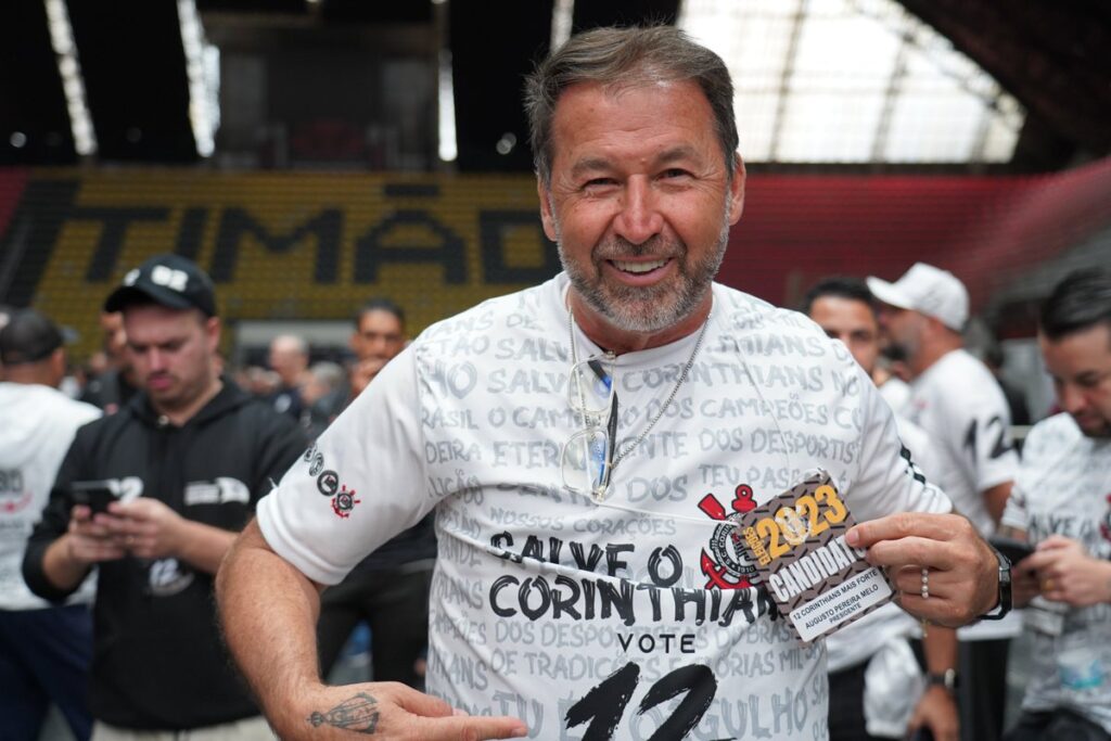 Crise política no Corinthians causa 'pânico' no clube