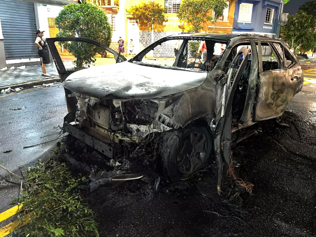Carro de jogador é incendiado na Vila Belmiro