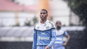 Internacional: equipe negocia VOLTANTE do SANTOS para 2024