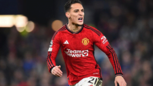Campanha VERGONHOSA: United perde para o Bayern, é eliminado em casa como lanterna da Champions e não disputará a EUROPA LEAGUE
