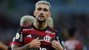 River que MEIA do Flamengo para negocia DE LA CRUZ