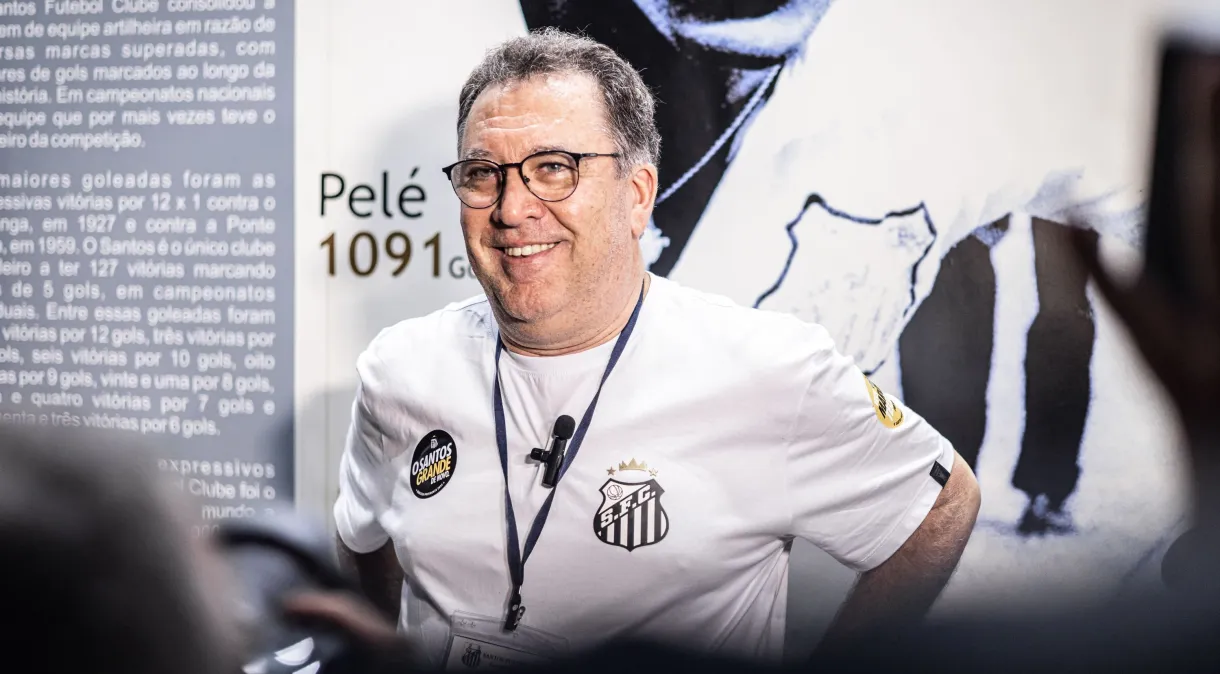 Foi rebaixado com o Santos e agora pode abandonar o clube para