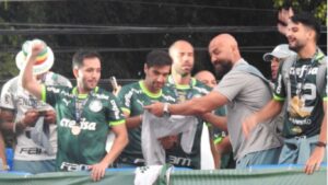 Provocações à vontade: Festa do título é MARCADA por mensagens a Santos, Botafogo e Flamengo, confira!