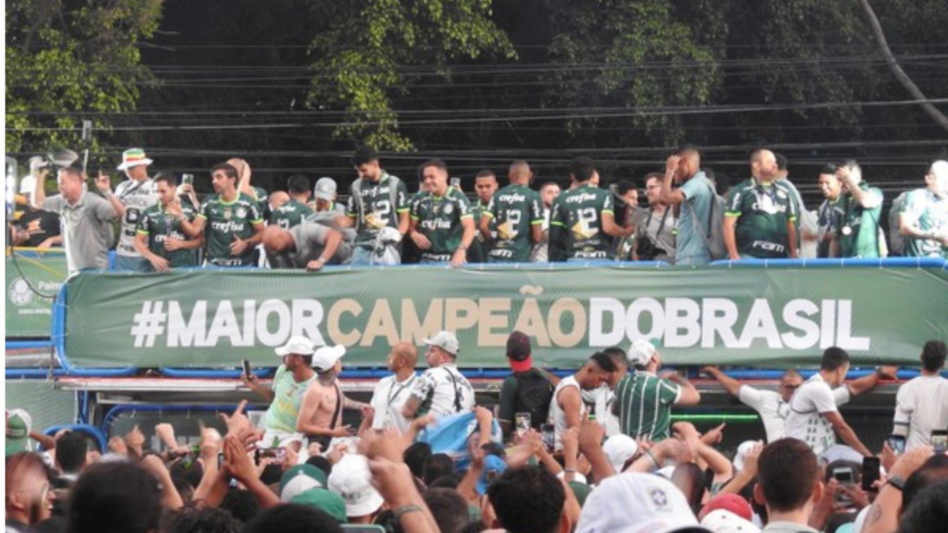 Provocações à vontade: Festa do título é MARCADA por mensagens a Santos, Botafogo e Flamengo, confira!