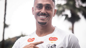 Santos fecha patrocínio e negocia ALTAS SOMAS para o espaço máster da camisa