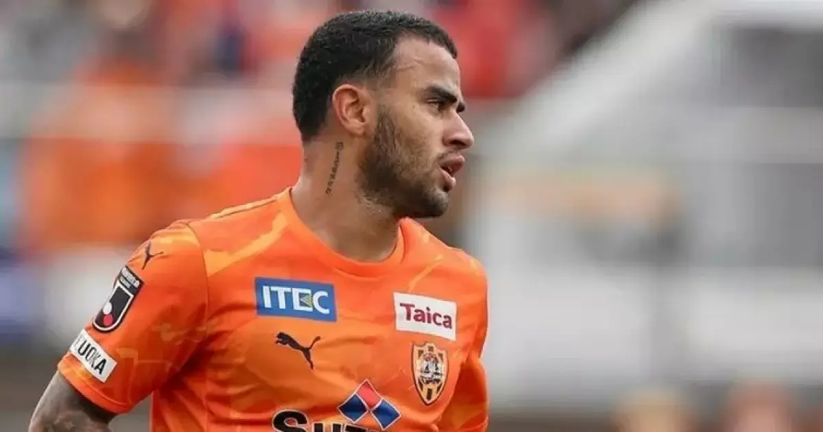 Carlinhos Junior analisado pelo Vitória