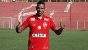 Surpreendente: volante que estava no Sevilla ACERTA com equipe da Série B