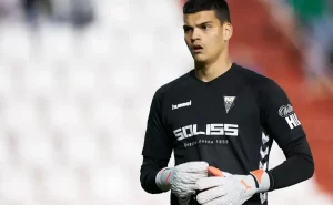 Santos adquire 60% dos direitos econômicos de GOLEIRO e anuncia mais um reforço